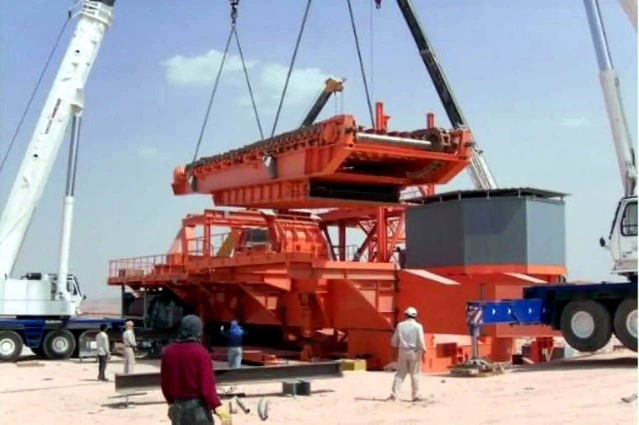 Large fabricated equipment lifting project
