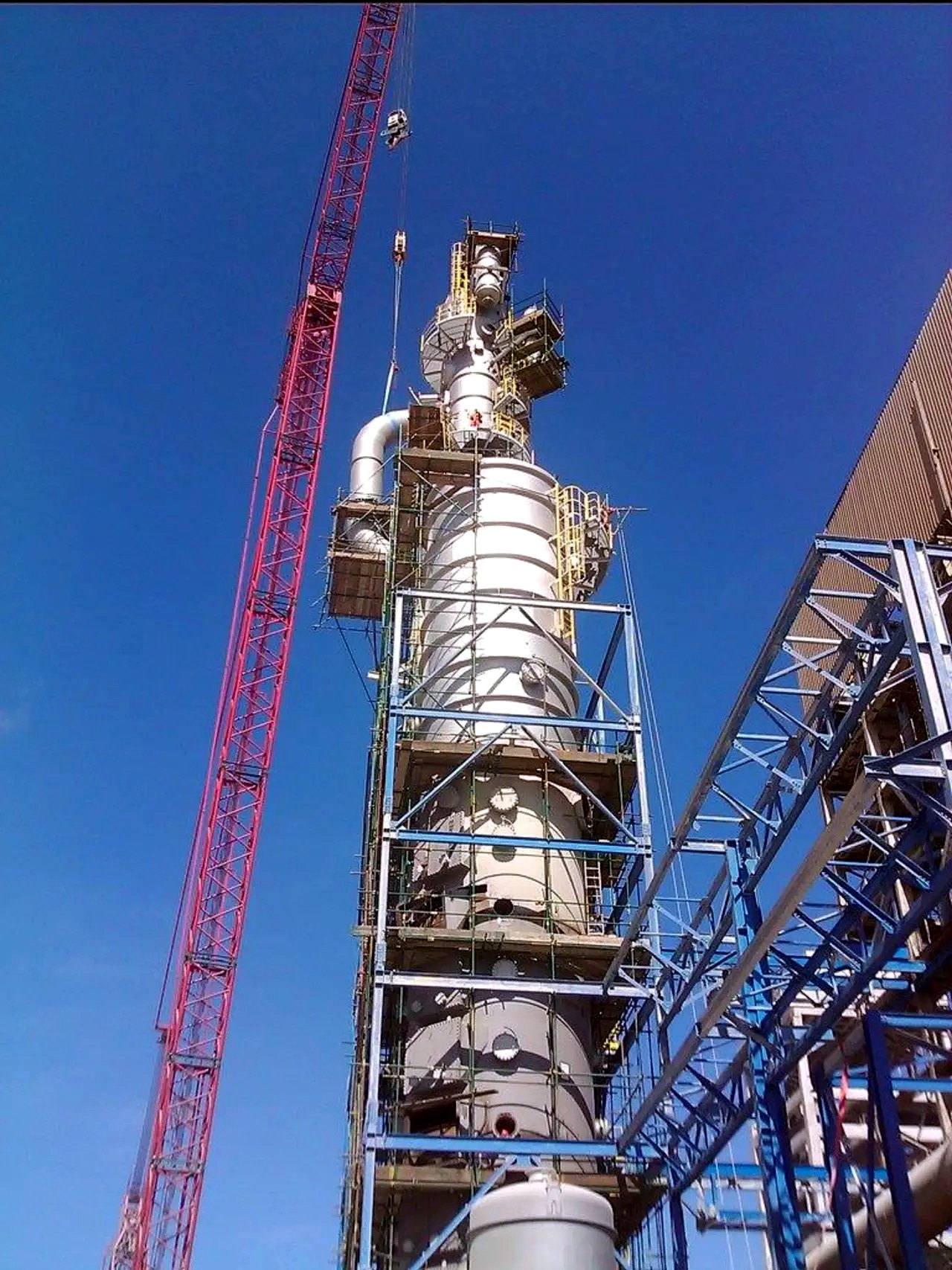 Industrial tower and vessel installation