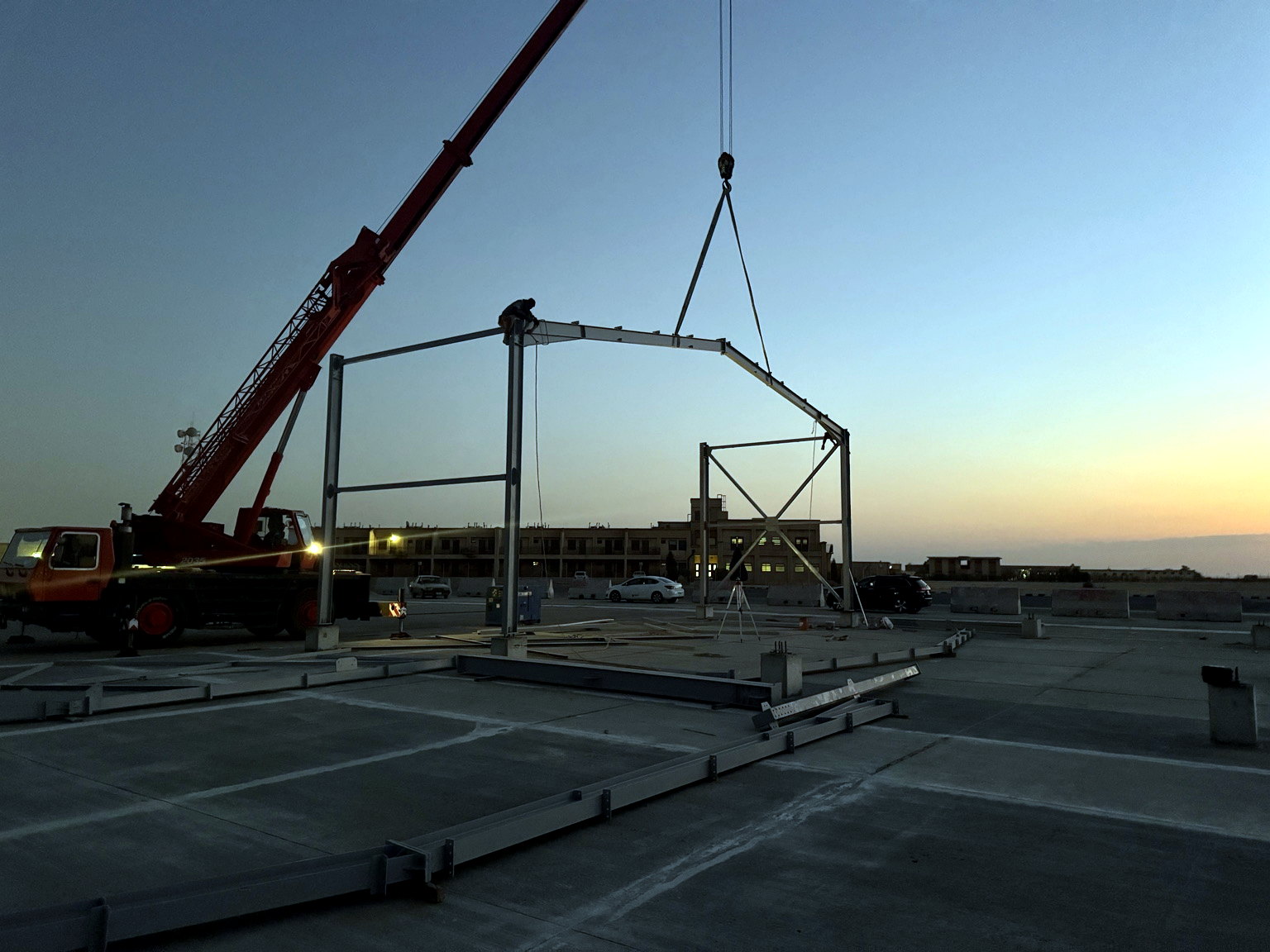 Steel erection and lifting operation